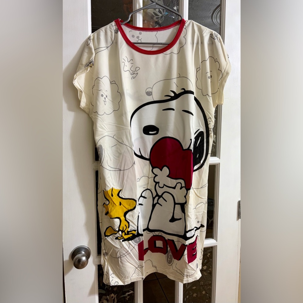 Snoopy and Woodstock Graphic Nightwear